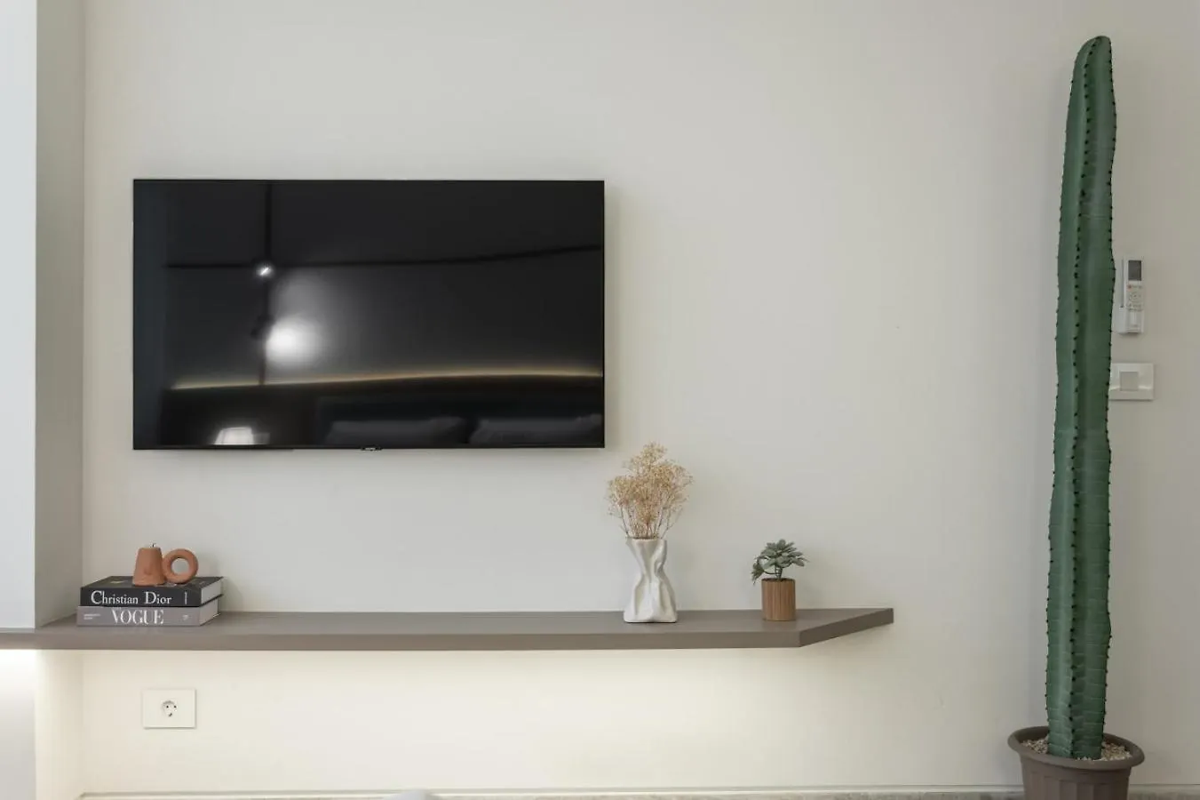 Desert 2 Bedrooms Apartment In Gemmayze Ar Rumayl