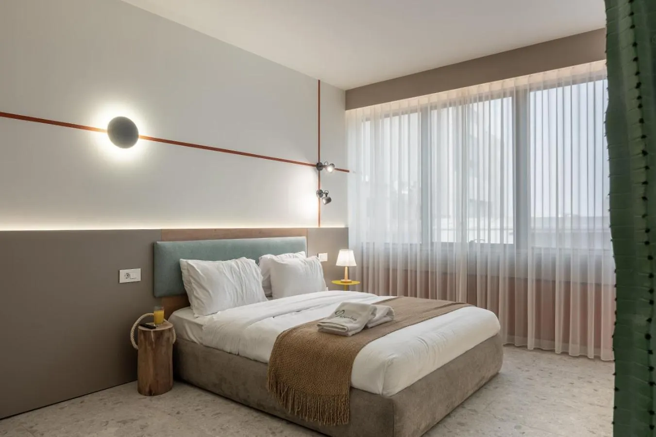 Desert 2 Bedrooms Apartment In Gemmayze Ar Rumayl