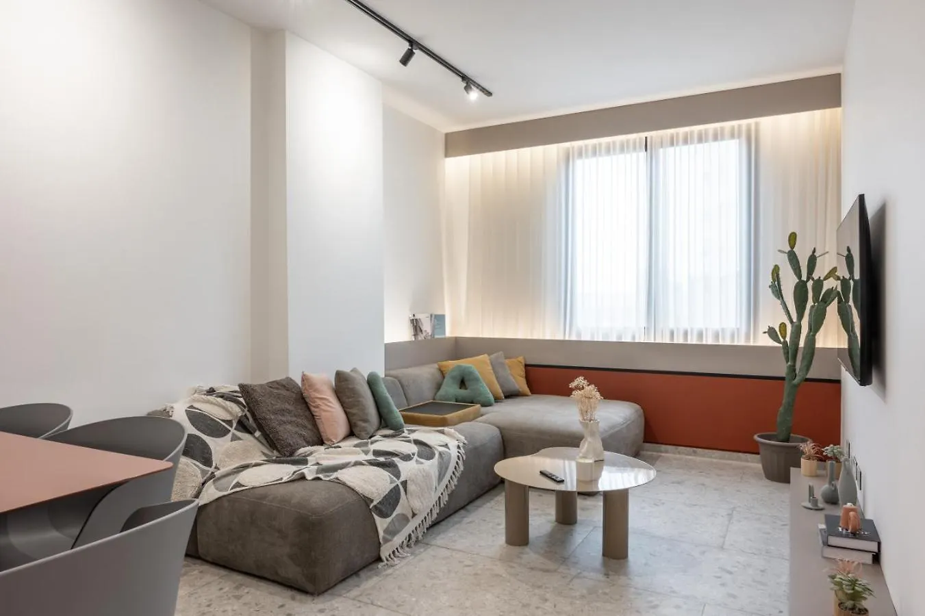 Desert 2 Bedrooms Apartment In Gemmayze Ar Rumayl 0*,