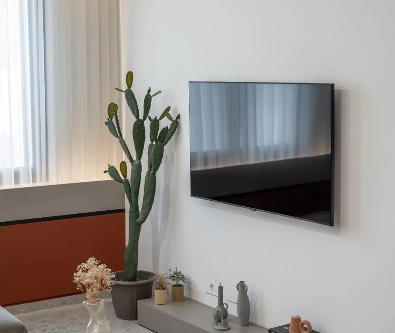 Desert 2 Bedrooms Apartment In Gemmayze Ar Rumayl 0*,
