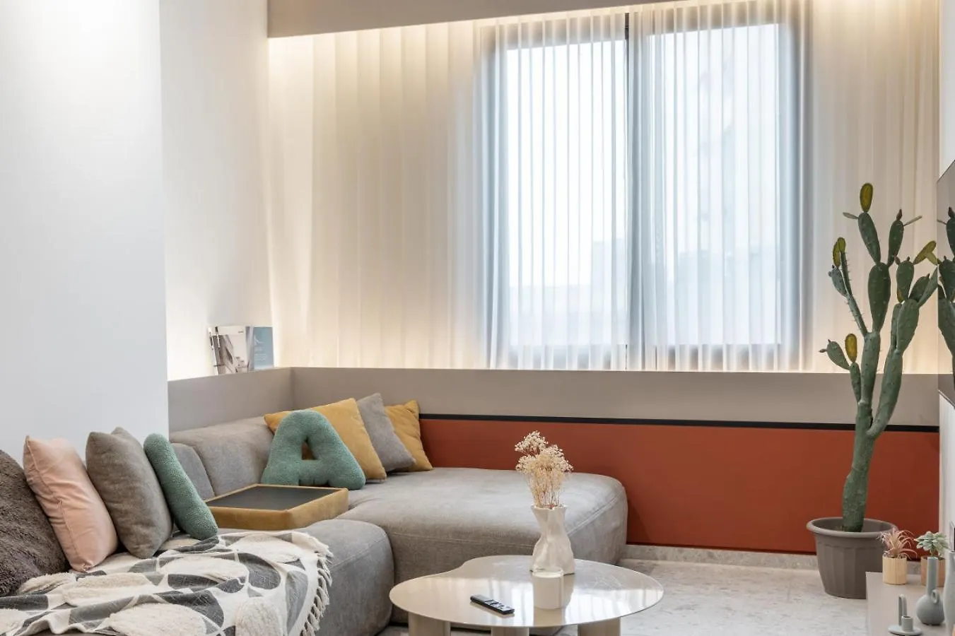 Desert 2 Bedrooms Apartment In Gemmayze Ar Rumayl